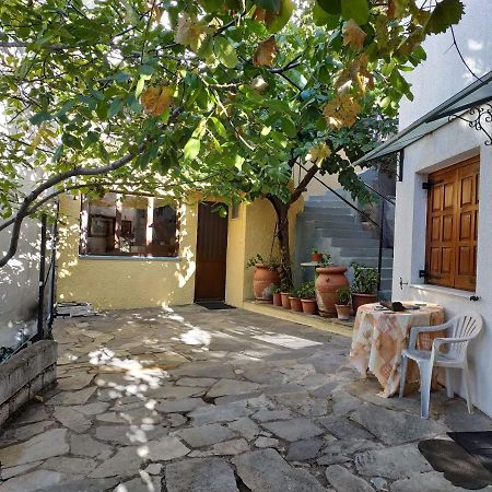 Piso Alonia Hotell Arachova Exteriör bild